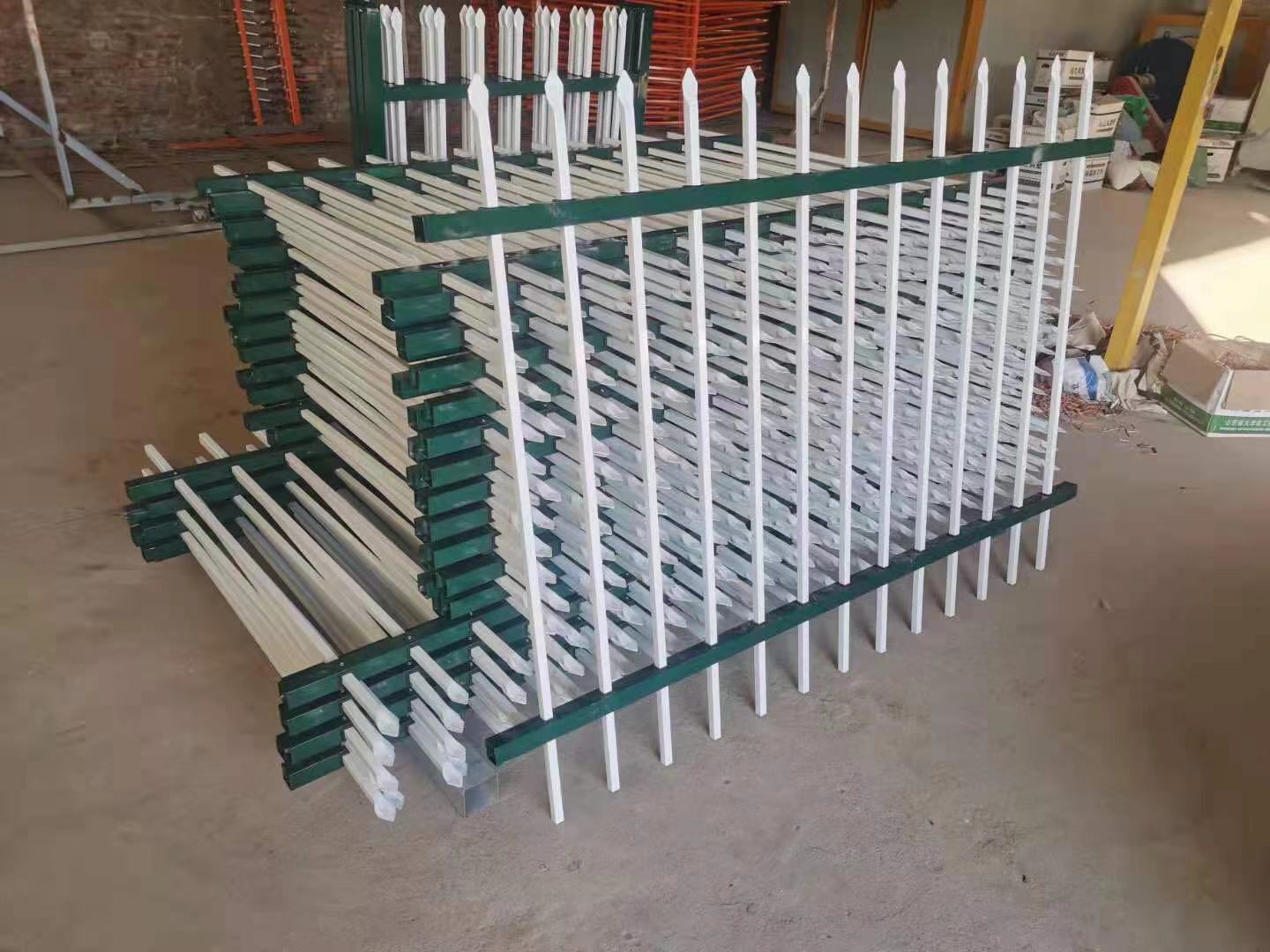 鋅鋼護(hù)欄供工廠圍墻使用款式眾多,歡迎選購